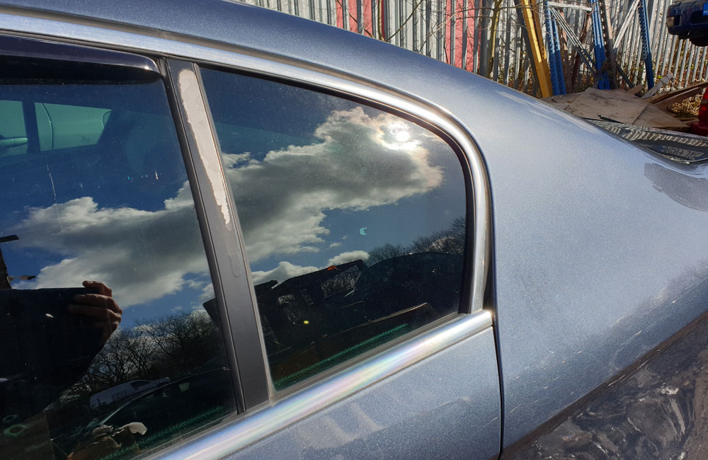 VW Passat TDI Sport Quarter Window Glass Passengers Rear Door